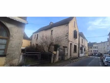 maison de village à rénover avec jardin et terrasse