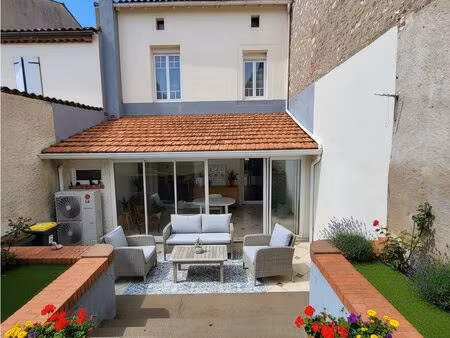 maison de ville t6 d'environ 128 m²