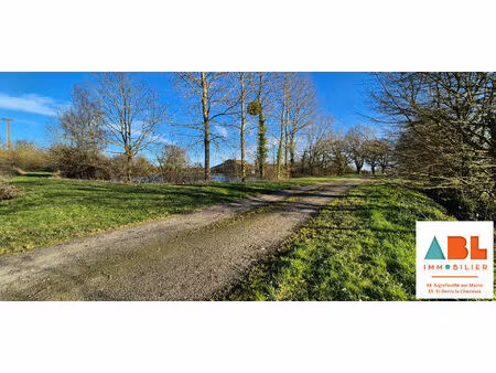 propriété de caractère avec étang  grange en pierre et plus de 4 hectares de terrain