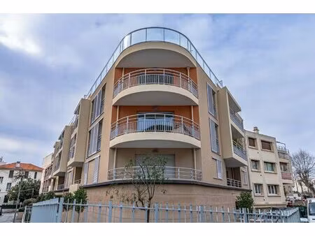 juan les pins  3 pièces  terrasse  parking et cave