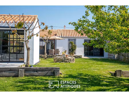 propriété contemporaine au bord de l'océan  avec jacuzzi et terrasses