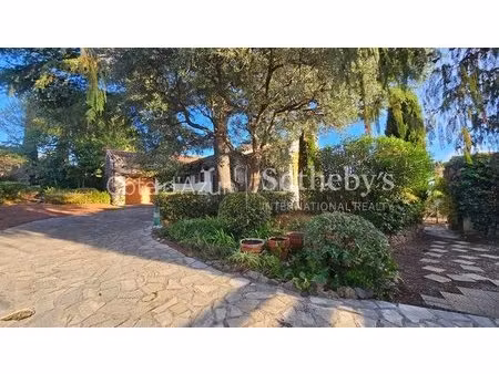 villa de plain-pied avec vue mer  piscine et terrain de 2 000 m²