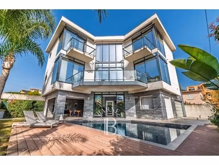 superbe villa contemporaine avec piscine à 100 m de la plage