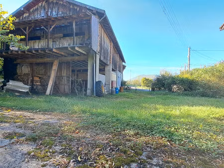a vendre ensemble de granges a renover avec terrain