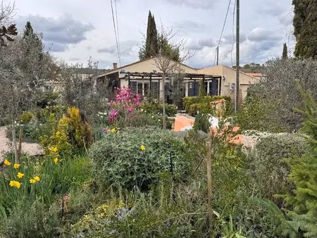 entrecasteaux agreable villa renovee