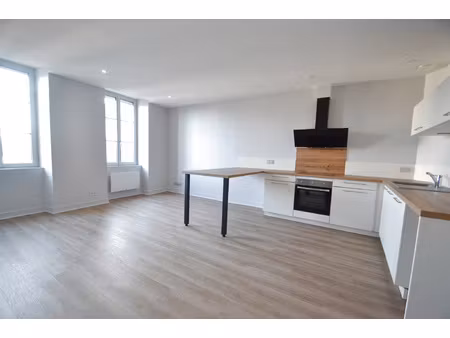 location appartement 3 pièces 65m² gannat 03800