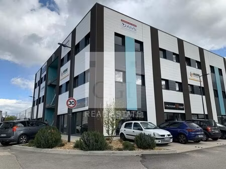 location local commercial 144m² genay 69730