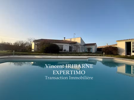 maison de plain-pied  4 chambres  double garage  pisicine et jardin