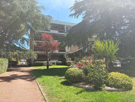 appartement t4 de 97 5m2 avec terrasse et parking dans résidence de caractère