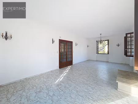 maison avec potentiel sur deux niveaux – garage et stationnements – vivier-pont