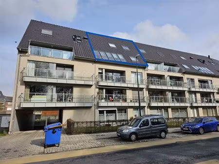 instapklaar duplex appartement aan het park van oostakkerdorp.