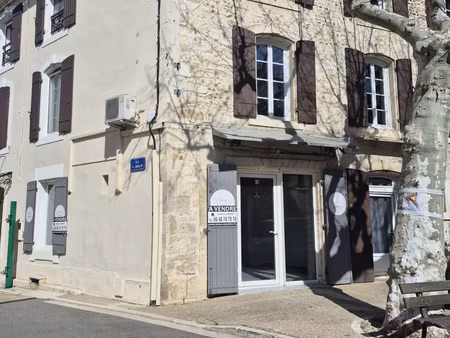 eyragues (13630) - immeuble avec appartements + local commercial