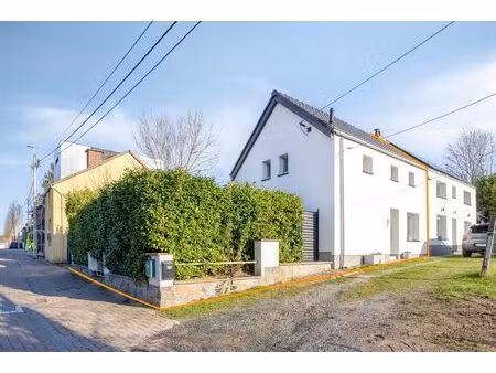 charmante en volledig gerenoveerde woning