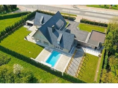 grote gezinseigendom met 5 slpk - bureel - zwembad!