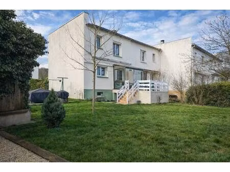 maison familiale 3 chambres avec grand jardin  véranda et sous-s