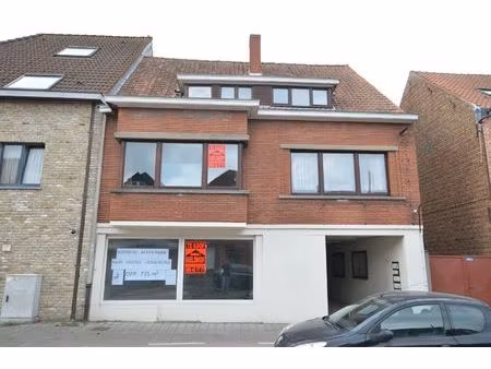 ruim woonhuis met pakhuis/loods