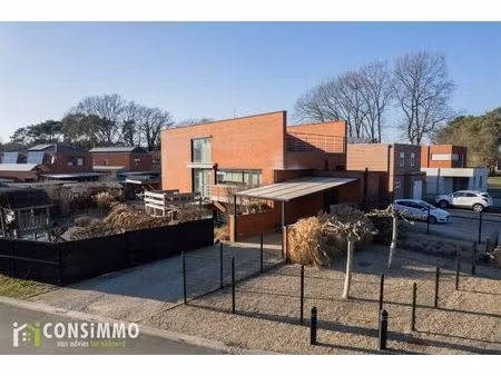 unieke woning met industrieel-landelijke stijl in een rustige woonwijk van genk