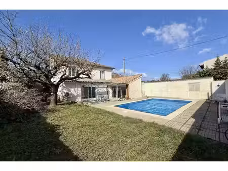 maison de 173 m2 avec piscine et 2 logements indépendants à
