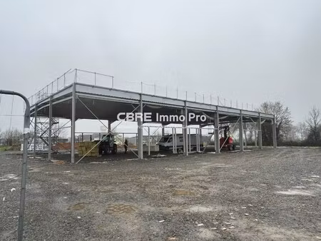 location local commercial 608m²