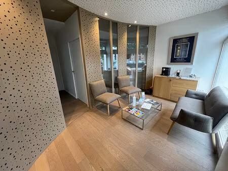 local commercial la rochelle 47.74 m²