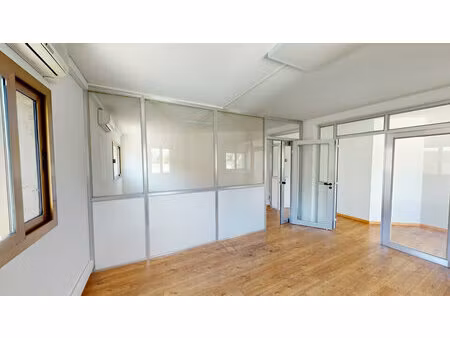 location local professionnel 40m² st laurent du var 06700
