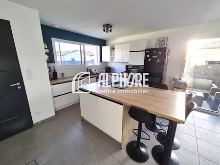 vente maison 4 pièces 81.16 m² à la chaize-le-vicomte (85310)  239 900 €