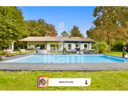 maison familiale de 180 m2 avec piscine et parc de 2 521 m2