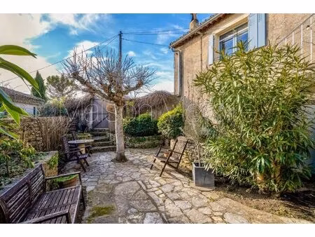 magnifique maison de village avec cour intime et vues à goult