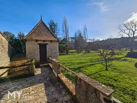 razac de saussignac : maison en pierre sur 2 hectares de terrain