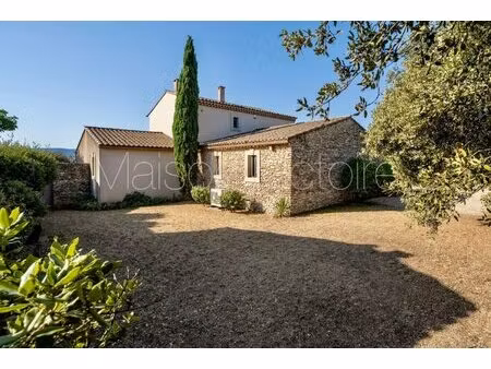 maison lumineuse avec piscine  oliveraie et vue luberon
