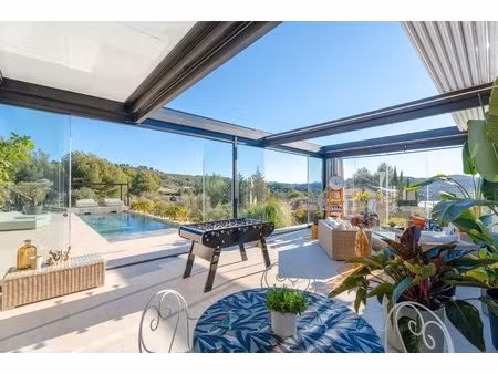 villa contemporaine magnifiquement conçue de 245 m2  construite en 2023 sur un terrain de.