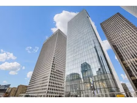 location local professionnel 10 898m²