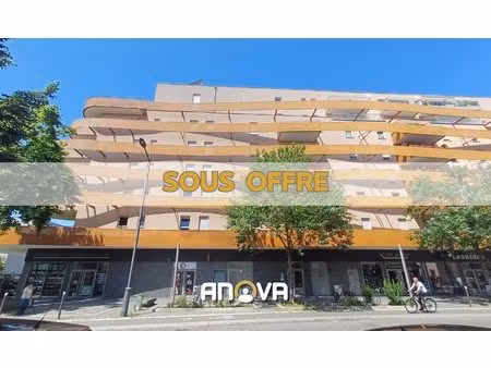 bel appartement 3 pièces avec balcon  ascenseur et parking à s