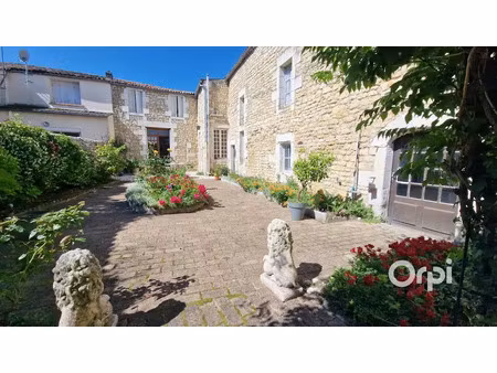 vente maison 7 pièces 223.7 m² à le gua (17600)  349 500 €