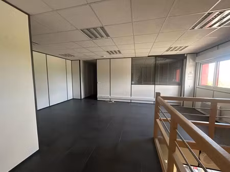 a louer 1430m2 bureaux et stockage caudan