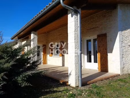 maison de plain-pied avec 3 chambres  garage et jardin