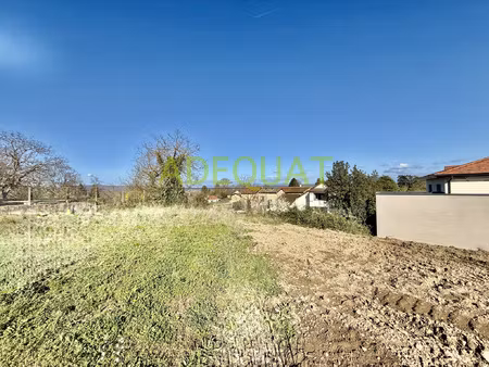 saint alban de roche  terrain constructible de 526m2 avec vu