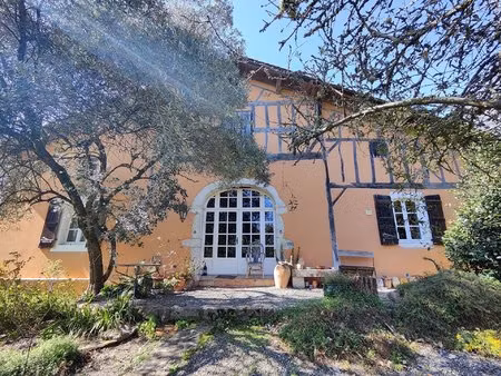 maison de style landais rénovée avec trois chambres et jardin