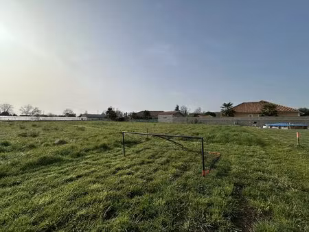 terrain viabilisé de 773m²