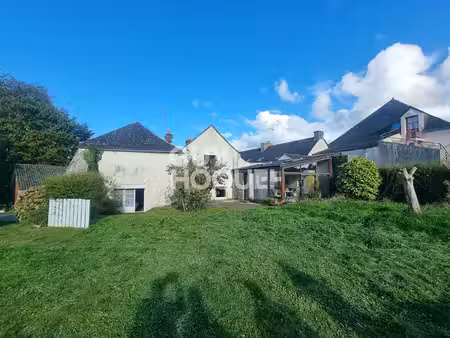 larre : ensemble de 2 maisons sur grand jardin en centre bourg