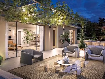 - a saisir superbe 4 pieces avec terrasse de 37m2 au dernier etage au pied de la gare du b