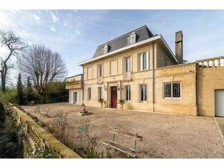 maison de 11 pièces de 370 m² à cenon