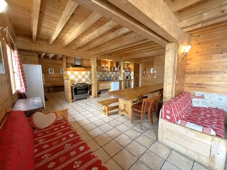 appartement de 7 chambres pouvant accueillir 15 personnes  à seulement 350 m des pistes ..
