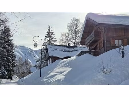 chalet de 4 chambres idéalement situé au pied des pistes à vendre à st sorlin d'arves (a).