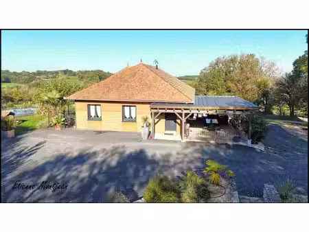 propriété montamel  172 m²  3 chambres  piscine  jardin  stud