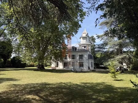 entre seine et foret – maison de maître xviiiᵉ 354m² avec maison de gardien – parc arboré 