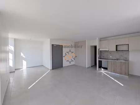 location appartement 3 pièces 74 m² à vabres-l'abbaye (12400)  720 €