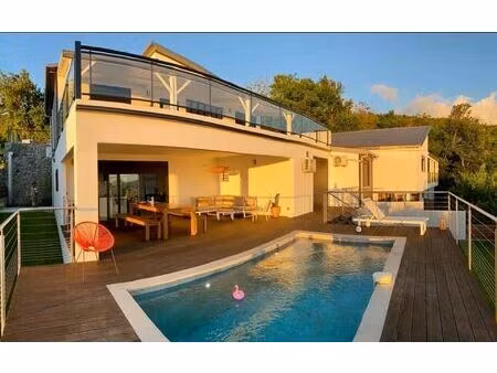 location maison  130 m² t-5 à saint-leu  3 180 €