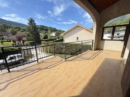 location maison 5 pièces 122 m² à vif (38450)