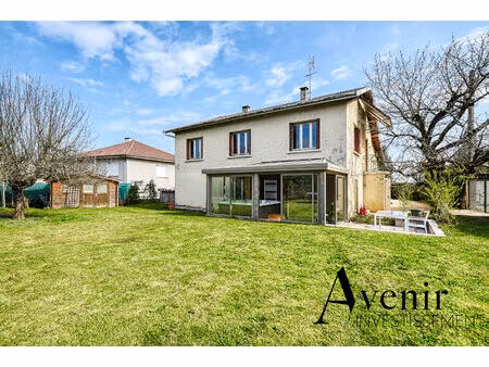 belleville-en-beaujolais - maison familiale de 204 m² - terrain de 979 m²